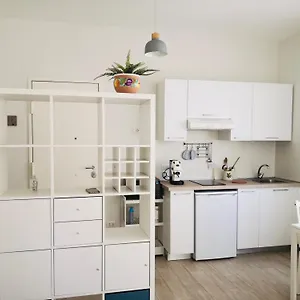 https://sabu-home-di-sabrina-e-antonio-metro-rione-alto.hotels-amalfi.com